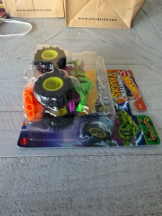 Hot Wheels Skelesaurus Monster Trucks