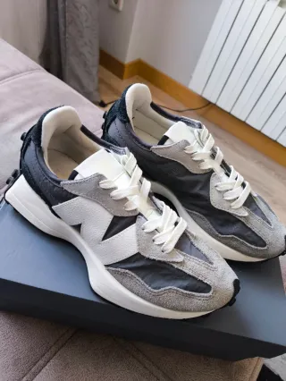 Zapatillas New Balance Grises y Blancas