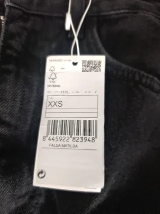 Falda vaquera larga negra con abertura