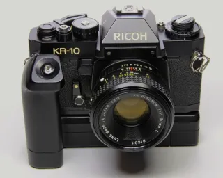 Cámara Ricoh KR-10 con motor Winder