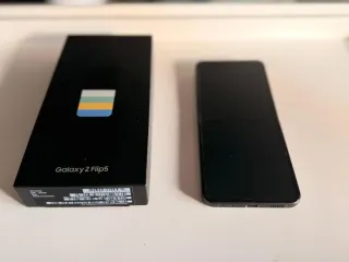 Samsung Z Flip 5 512GB con su caja.