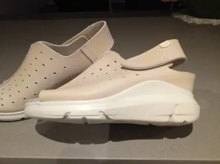 Sandalias Beige y Blancas