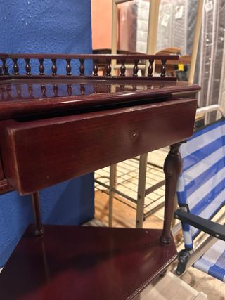 Mesita de esquina de madera