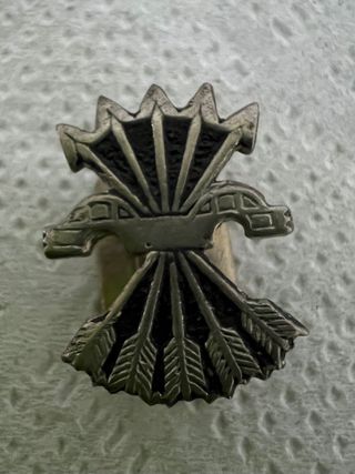 Pin Falangista numerado de solapa