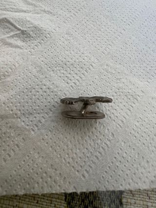 Pin Falangista numerado de solapa