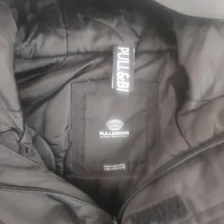 Chaqueta Pull&Bear negra de hombre, con capucha