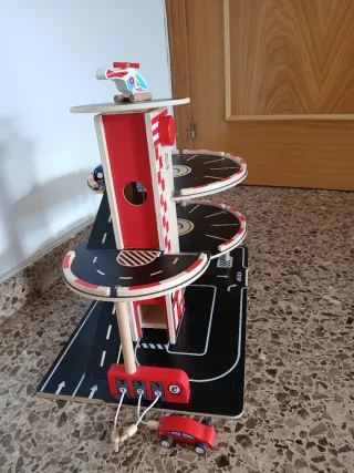 Parking Hape de madera con accesorios