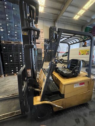 Carretilla elevadora Caterpillar 20