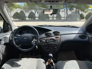 Ford Focus TDdi 4 Puertas Azul