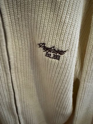 Jersey de punto beige con cremallera