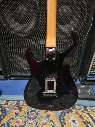 Chitarra elettrica Yamaha 121D