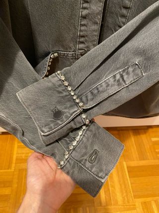 Sobrecamisa Zara con pedrería