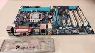 Placa Base Gigabyte P61-USB3 + i5 2500