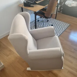 Poltrona a dondolo beige in tessuto