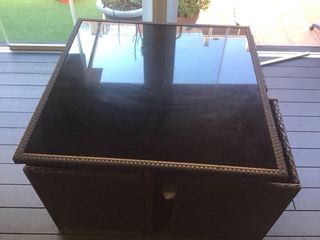 Mesa de jardín con 4 sillas y cojines