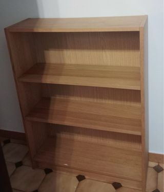 Estantería de madera