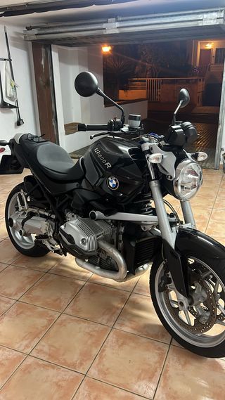BMW R1200R Negra Manual 2008 46000km puños calefac