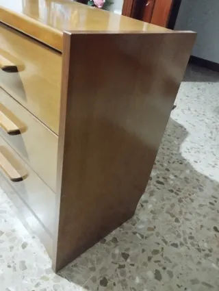 Cajonera de madera con 3 cajones