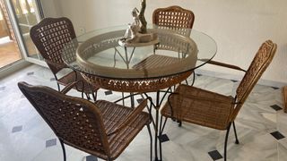 Mesa redonda cristal y 4 sillas porche/cocina