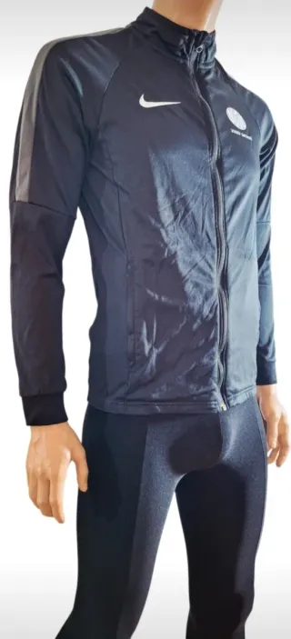Chaqueta deportiva Nike gris y negra