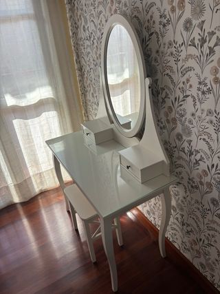 Tocador Blanco con Espejo Ovalado y Taburete