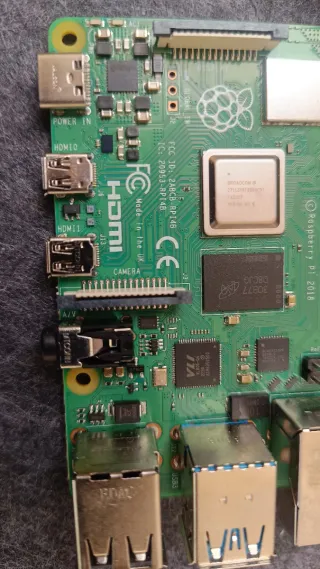 Raspberry Pi 4B 4GB + Tarjeta 32GB