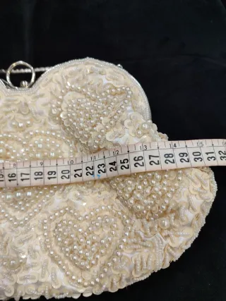 Bolso de fiesta beige y plateado con pedrería