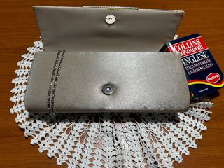 Bolso de fiesta plateado y beige