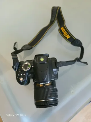 Nikon D3100 - 8.000 disparos + Accesorios