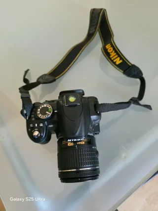 Nikon D3100 - 8.000 disparos + Accesorios
