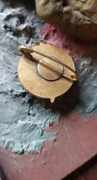 Carlismo antigua insignia 1947