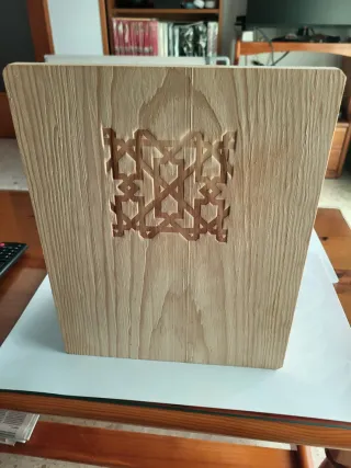 Espositore in legno per birre Alhambra