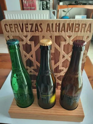 Espositore in legno per birre Alhambra