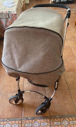 Carrito de bebé con capazo