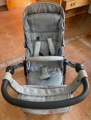 Carrito de bebé con capazo