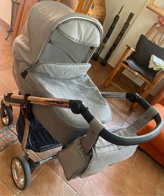 Carrito de bebé con capazo