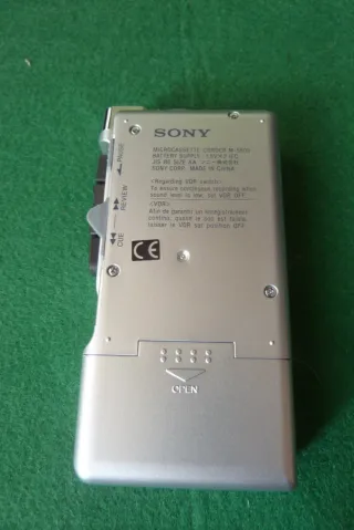 Grabadora Microcassette Sony M-560V, caja y manual