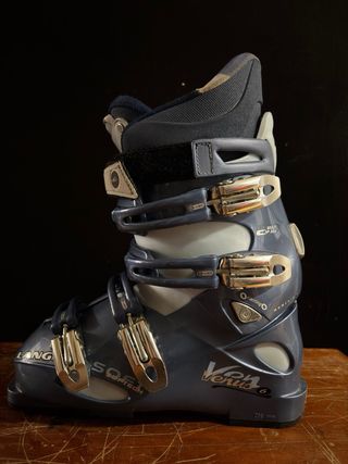 Botas de esquí Lange azules y plateadas