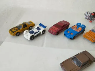 12 coches escala 1/64 aprox. 9 Hot Wheels