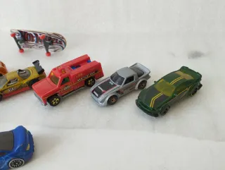 12 coches escala 1/64 aprox. 9 Hot Wheels