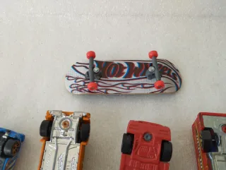 12 coches escala 1/64 aprox. 9 Hot Wheels