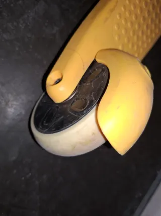 Patinete infantil Decathlon amarillo