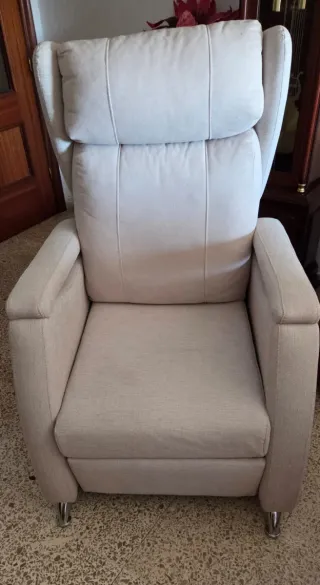 Sillón reclinable de tela beige