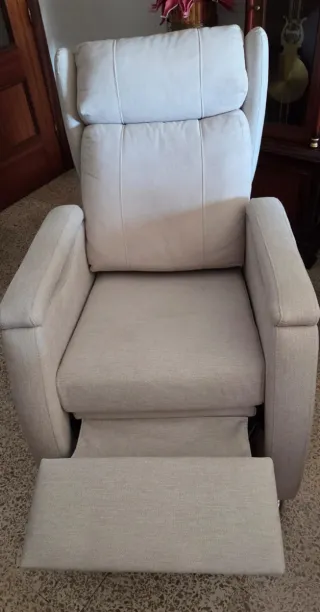 Sillón reclinable de tela beige