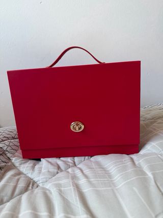 Caja organizadora roja con espejo