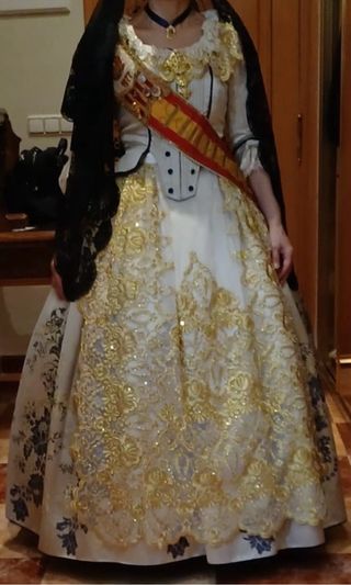 Traje de Fallera color crema y azul