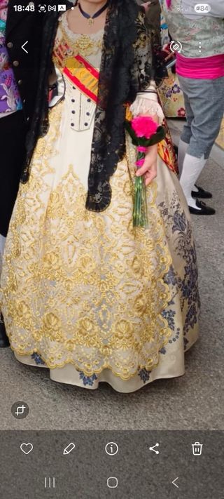 Traje de Fallera color crema y azul