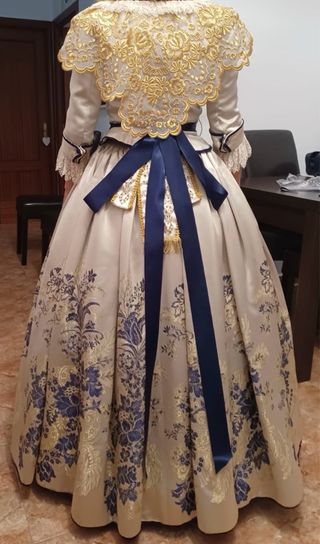 Traje de Fallera color crema y azul