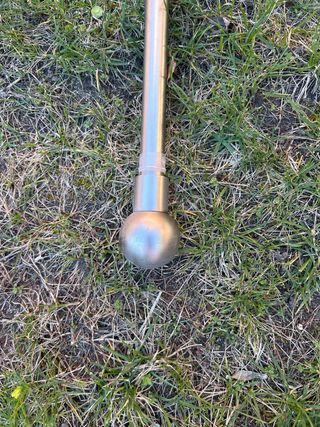 Barras para cortina metal plateadas extensibles.