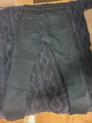 Pantalón vaquero Bershka azul talla M